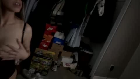 Snapshot of 1980latinocouple chatting on February 9, 8:11 am 1980latinocouple online show from February 9, 8:11 am