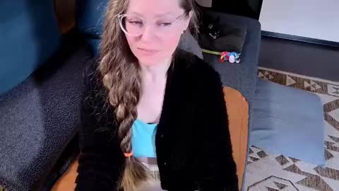 Snapshot of 1goldilocks chatting on May 2, 10:20 am online show from May 2, 10:20 am