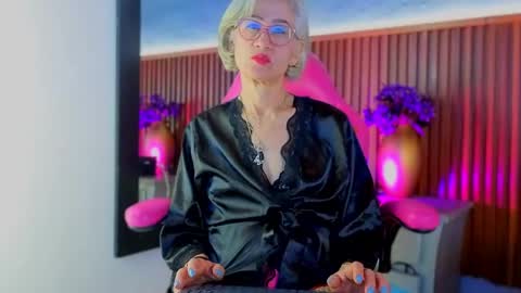 Miss Monserrate online show from April 13, 2:00 pm