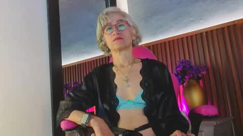 Miss Monserrate online show from April 17, 1:14 pm