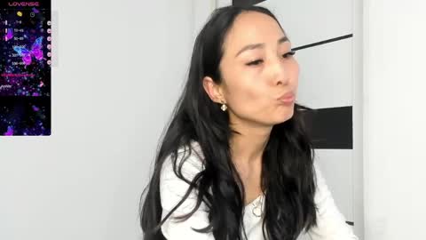 Rei online show from April 22, 4:26 am