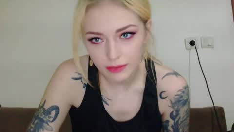 20punkslut online show from May 27, 1:57 am