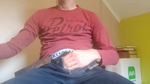 22_acacia_avenue online show from April 2, 9:29 am