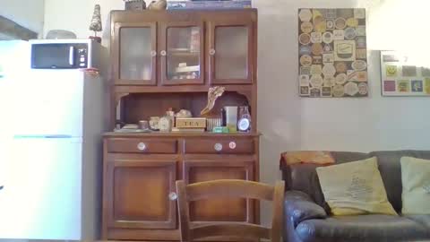 22esserre online show from April 3, 11:19 am