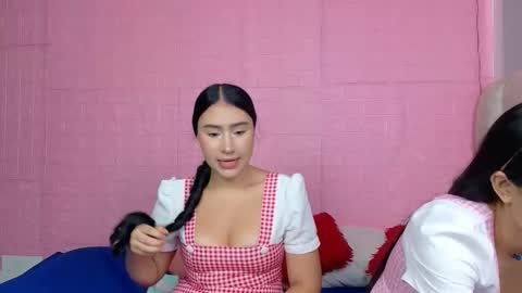 Snapshot of 2cgirls18 chatting on November 1, 1:35 pm Tip us ask our names online show from November 1, 1:35 pm