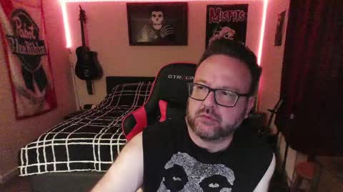 Snapshot of 3ndlessmike chatting on April 23, 1:18 am 3ndlessmike online show from April 23, 1:18 am