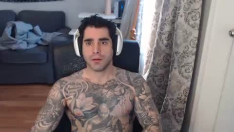 Snapshot of 420randomguy chatting on February 2, 3:33 pm Anomander Rake online show from February 2, 3:33 pm