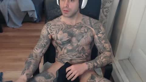 Snapshot of 420randomguy chatting on February 11, 3:17 pm Anomander Rake online show from February 11, 3:17 pm