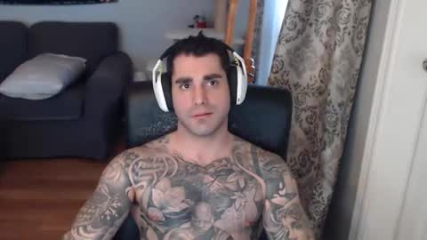 Snapshot of 420randomguy chatting on February 16, 8:38 pm Anomander Rake online show from February 16, 8:38 pm