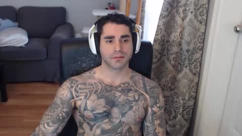 Snapshot of 420randomguy chatting on February 17, 4:35 pm Anomander Rake online show from February 17, 4:35 pm