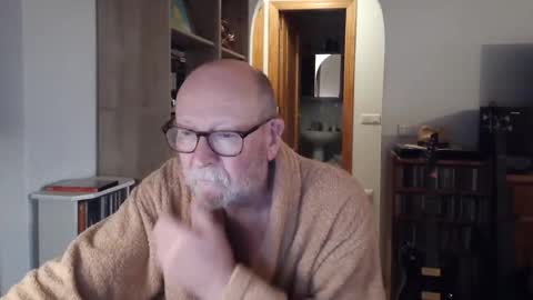  Papi  online show from March 11, 5:02 pm