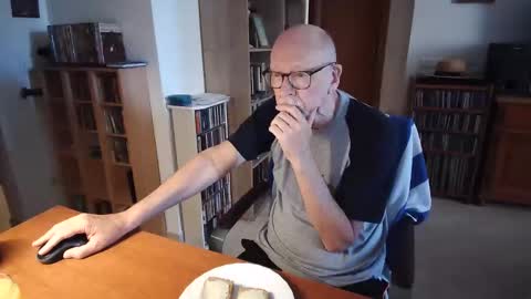  Papi  online show from April 19, 8:57 am