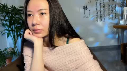 Snapshot of 9567gigi chatting on April 8, 6:02 am lily online show from April 8, 6:02 am