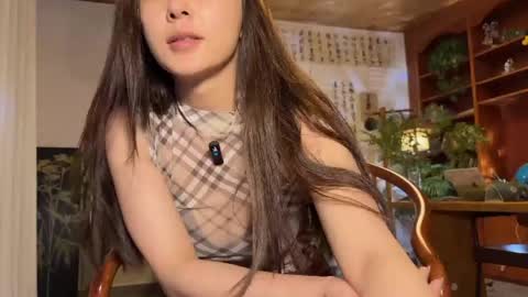 lily online show from May 8, 6:52 am