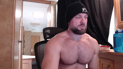 Snapshot of 9fat_inches chatting on February 5, 8:35 pm 9 fat inches online show from February 5, 8:35 pm