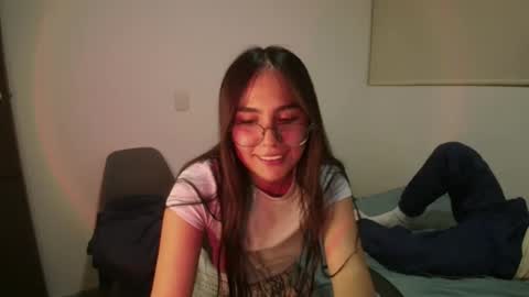 Snapshot of _abbyyyy_ chatting on April 23, 1:29 am abby 3 online show from April 23, 1:29 am