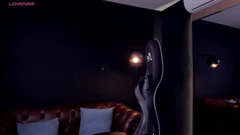 _adamcoper_ online show from April 6, 4:19 pm