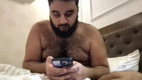 Snapshot of _alan_bear_ chatting on April 7, 5:57 pm Alan online show from April 7, 5:57 pm