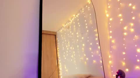 Snapshot of _allisongomez chatting on December 17, 12:05 am _allisongomez online show from December 17, 12:05 am