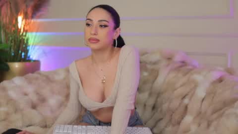 Snapshot of _anna_bloom chatting on April 28, 2:27 am Anna online show from April 28, 2:27 am