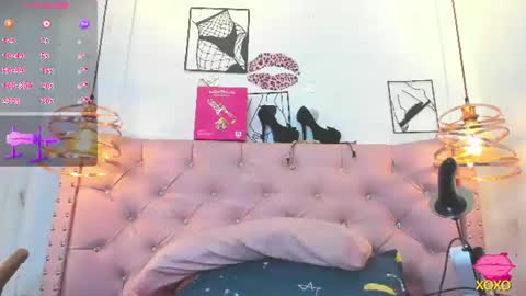 Snapshot of _antonella_11 chatting on June 30, 11:17 pm _antonella_11 online show from June 30, 11:17 pm