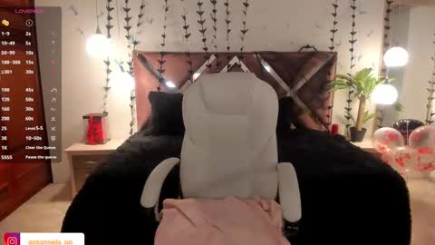 antonnela online show from October 31, 2:18 pm