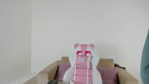    online show from March 3, 1:09 pm