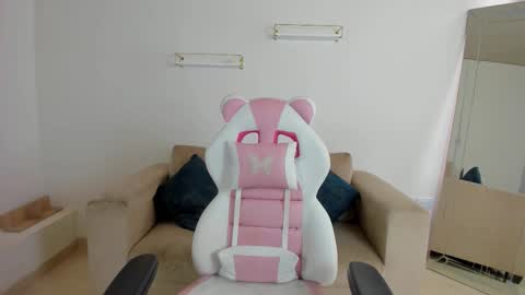    online show from November 21, 12:26 pm