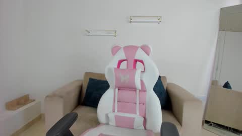    online show from December 3, 12:14 pm