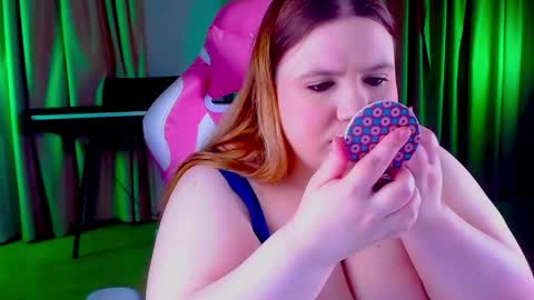 _ariaakashi_ online show from June 7, 12:37 am