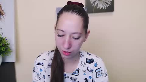 Snapshot of _astraia_ chatting on June 18, 9:14 am _astraia_ online show from June 18, 9:14 am