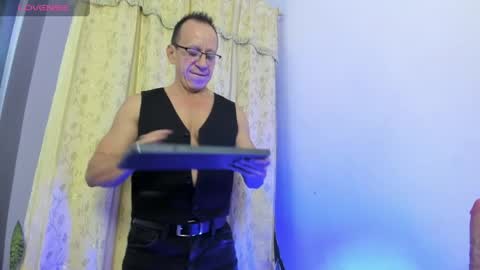 Axel online show from May 20, 11:49 am