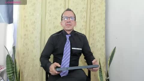 Axel online show from May 26, 11:50 am