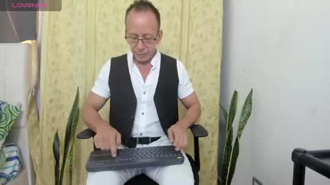 Axel online show from July 6, 11:40 am
