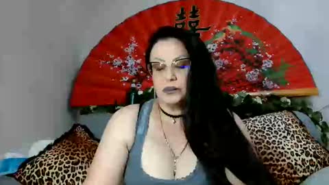 Snapshot of _blue__butterfly_ chatting on May 31, 6:09 pm KHALEESI online show from May 31, 6:09 pm