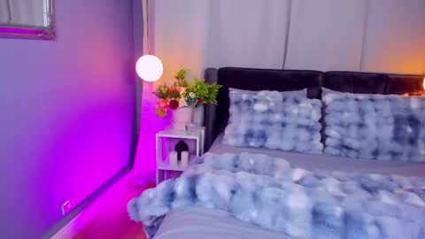 _carlawhite_ online show from April 9, 3:39 am