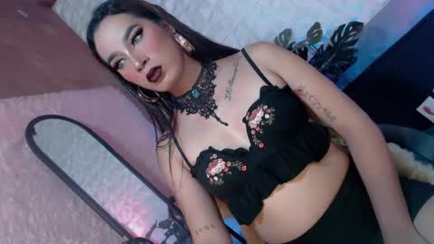 Snapshot of _caroline69 chatting on February 12, 2:45 am Caroline online show from February 12, 2:45 am