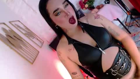 Snapshot of _caroline69 chatting on December 4, 6:44 am Caroline online show from December 4, 6:44 am