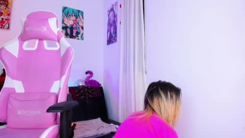  Chloe  online show from February 6, 6:07 am