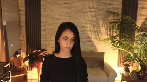 Snapshot of _coraliinee_ chatting on February 5, 5:45 am Coraline online show from February 5, 5:45 am