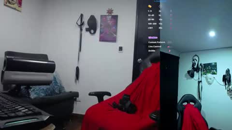 Snapshot of _delacruz911_ chatting on January 13, 1:11 am delacruz online show from January 13, 1:11 am