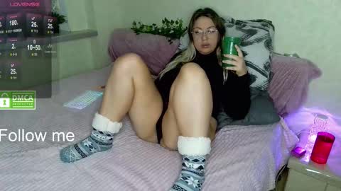 chloue and Gretta online show from November 14, 1:37 am