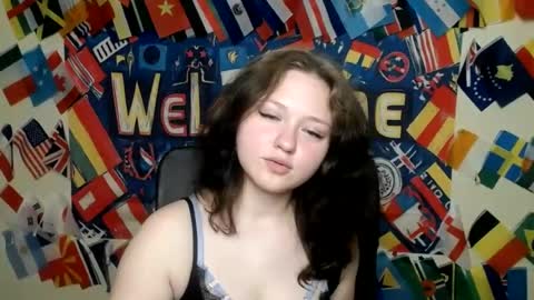 Snapshot of _foxy_lady chatting on June 26, 7:02 am Alice online show from June 26, 7:02 am