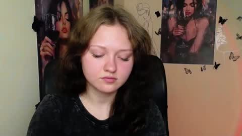 Snapshot of _foxy_lady chatting on July 15, 5:56 am Alice online show from July 15, 5:56 am