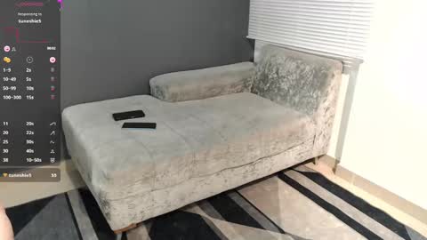 Snapshot of _funny_room_ chatting on February 25, 6:20 pm Laura Juan online show from February 25, 6:20 pm