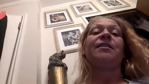 Snapshot of _hitgirly_ chatting on March 1, 12:18 pm _hitgirly_ online show from March 1, 12:18 pm