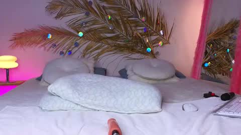 Holly online show from February 21, 10:39 am