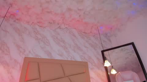 Hollywood online show from April 19, 6:24 am