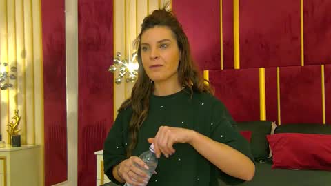 _hot_neighbour online show from February 14, 4:53 am