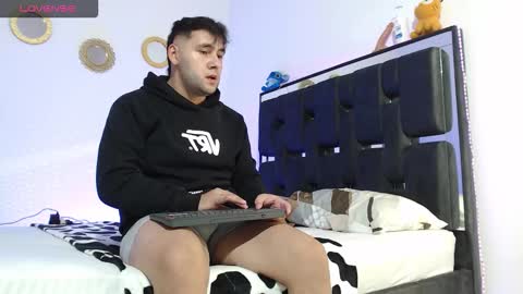 Snapshot of _jhossua_and_valerio_ chatting on February 8, 10:57 pm JHOSSUA VALERIO online show from February 8, 10:57 pm